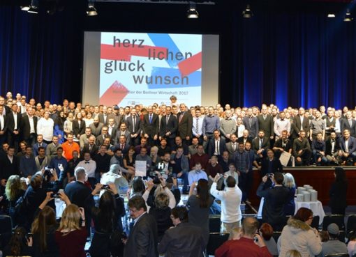 Gruppenbild aller Berliner Jungmeisterinnen und Jungmeister 2017. © Kerstin Jana Kater/Handwerkskammer Berlin