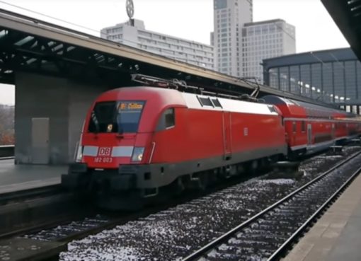 DB-Regio im Bahnhof Berlin Zoo