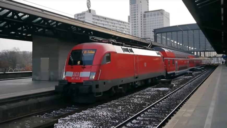 DB-Regio im Bahnhof Berlin Zoo