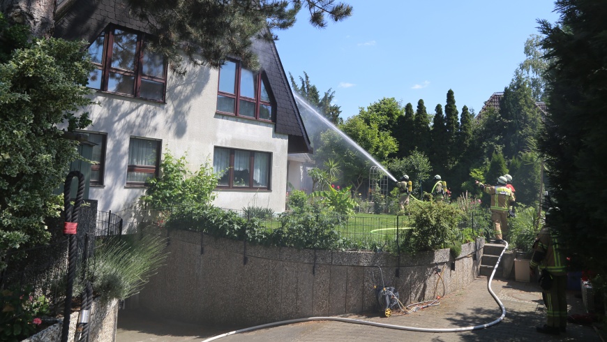 Löschangriff auf Dachstuhlbrand