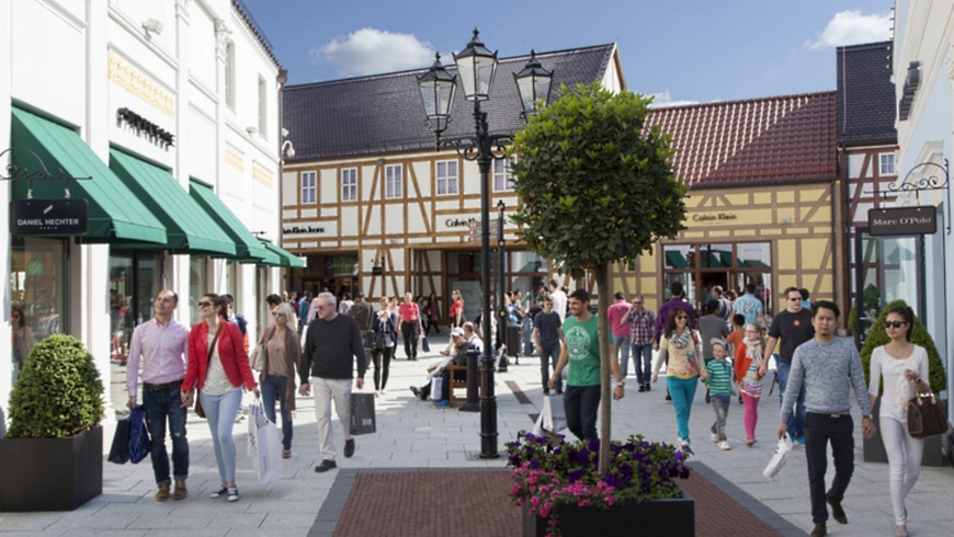 Einkaufsbummel mit Altstadt-Feeling mit 90 Stores - Foto: Designer Outlet Berlin