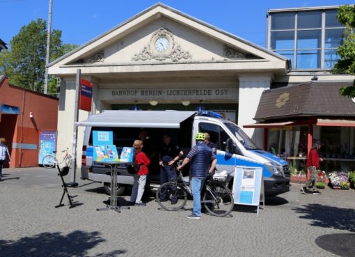 Mobile Wache am Bahnhof Lichterfelde-Ost