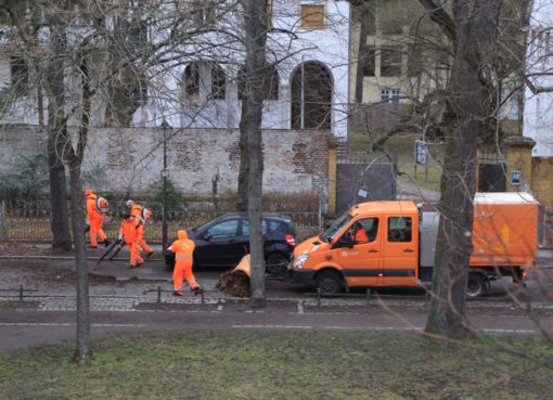 Berliner Stadtreinigung beim Frühjahrsputz