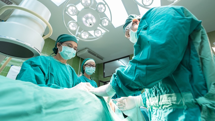 Operation: Ärzteteam im OP-Saal