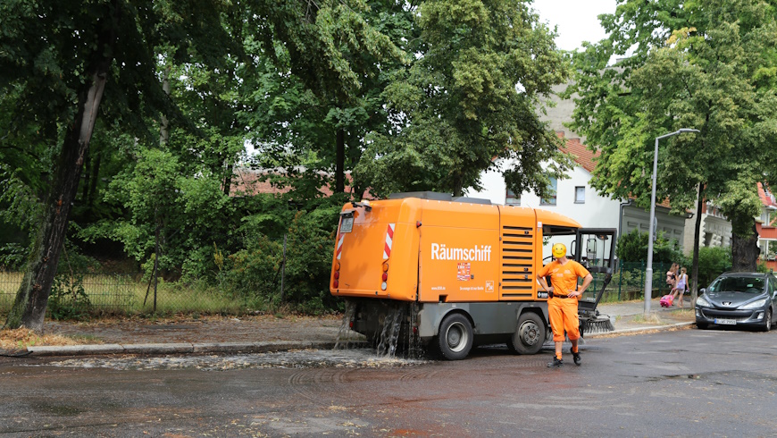 BSR-Straßenkehrmaschine