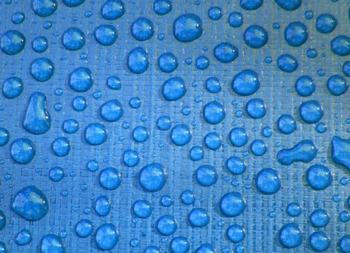 Unterspannbahn mit Wassertropfen