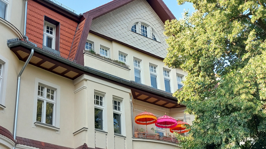 Schön geschmückte Fassade